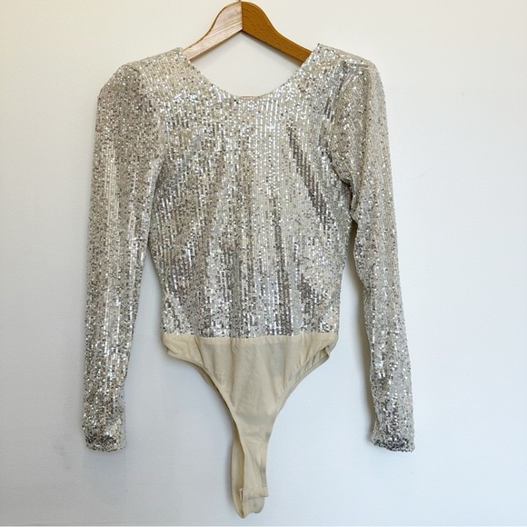 Lulus NWT Shimmering Love Silver Sequin Cowl Back Bodysuit Medium Long Sleeve - Picture 4 of 11